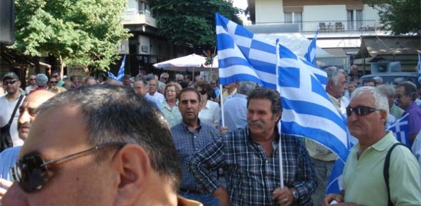 «Ξεχείλισε» από αποστράτους αλλά και… οργή το κέντρο της Λάρισας (ΦΩΤΟ+VIDEO)