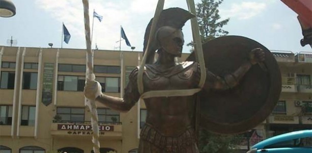 Τοποθετήθηκε στην πλατεία των Φαρσάλων το άγαλμα του Αχιλλέα! (ΦΩΤΟ)