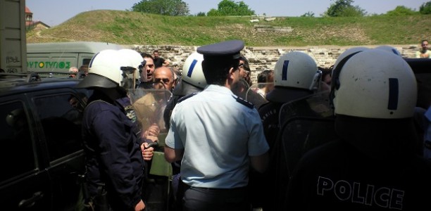 Επεισοδιακή διαμαρτυρία απολυμένων κατά Βενιζέλου στη Λάρισα! (ΦΩΤΟ+VIDEO)