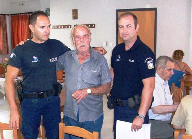 Πρωτοβουλία στήριξης των ηλικιωμένων ανέλαβαν οι αστυνομικοί της γειτονιάς Πρωτοβουλία στήριξης των ηλικιωμένων ανέλαβαν οι αστυνομικοί της γειτονιάς