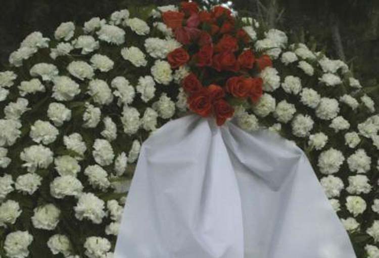 Efyge O Larisaios Odontiatros Kwstas Mpasdekhs