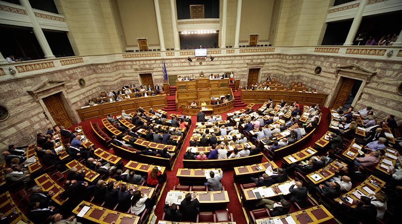 Ολονυχτία στην Βουλή - Ξημέρωσε για να μιλήσουν οι πολιτικοί αρχηγοί Ολονυχτία στην Βουλή - Ξημέρωσε για να μιλήσουν οι πολιτικοί αρχηγοί