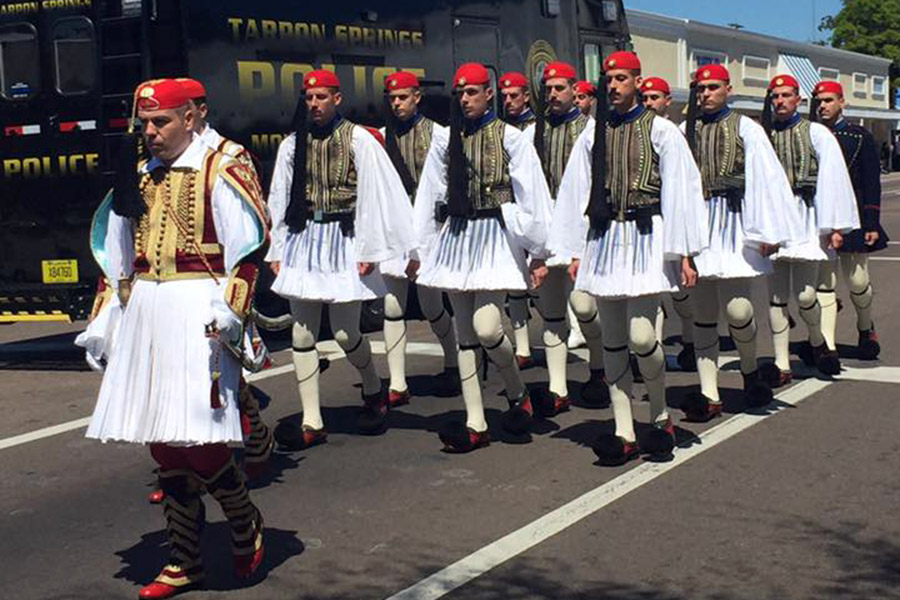 Βίντεο: Εντυπωσιάζουν οι εύζωνες της Προεδρικής Φρουράς στους δρόμους της Φλόριντα Βίντεο: Εντυπωσιάζουν οι εύζωνες της Προεδρικής Φρουράς στους δρόμους της Φλόριντα