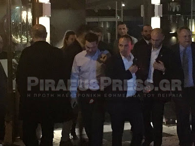 Καπνιστό ξιφία και λαβράκι έφαγαν Γκάμπριελ και Τσίπρας στο Μικρολίμανο Καπνιστό ξιφία και λαβράκι έφαγαν Γκάμπριελ και Τσίπρας στο Μικρολίμανο