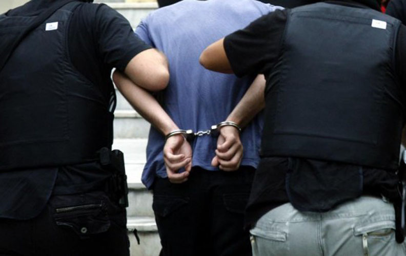 Έπιασαν τον δραπέτη των φυλακών την ώρα που κατέβαινε από το πλοίο Έπιασαν τον δραπέτη των φυλακών την ώρα που κατέβαινε από το πλοίο