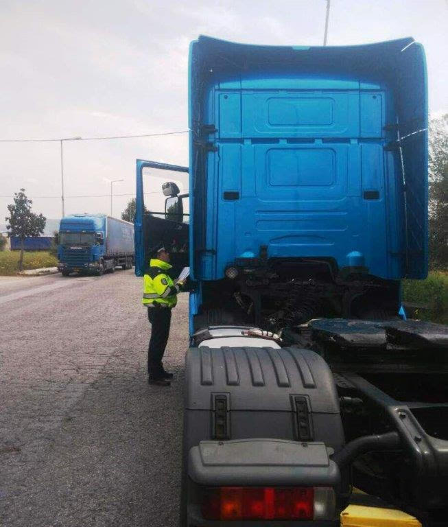 Η Τροχαία εντόπισε σε λίγες ώρες 129 «γκαζιάρηδες» οδηγούς λεωφορείων και φορτηγών Η Τροχαία εντόπισε σε λίγες ώρες 129 «γκαζιάρηδες» οδηγούς λεωφορείων και φορτηγών