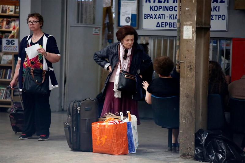 Οι εκδρομείς του Πάσχα εγκαταλείπουν την Αθήνα: Αυξημένη κίνηση σε ΚΤΕΛ, τρένα και αεροδρόμια Οι εκδρομείς του Πάσχα εγκαταλείπουν την Αθήνα: Αυξημένη κίνηση σε ΚΤΕΛ, τρένα και αεροδρόμια