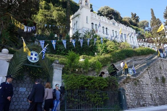 Στην Παναγία Τρυπητή ο Παυλόπουλος: «H Υπεραγία Θεοτόκος, ας είναι πηγή έμπνευσης» Στην Παναγία Τρυπητή ο Παυλόπουλος: «H Υπεραγία Θεοτόκος, ας είναι πηγή έμπνευσης»