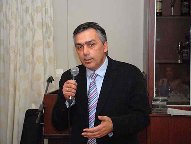 Το δηλητηριώδες "κεντροδεξιόστροφο" σχόλιο για την πρωτοβουλία του Ντίνου... Το δηλητηριώδες "κεντροδεξιόστροφο" σχόλιο για την πρωτοβουλία του Ντίνου...