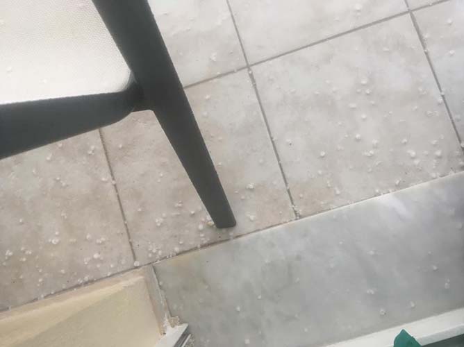 Ρίχνει χαλάζι μέσα στη Λάρισα (φωτο / βίντεο) Ρίχνει χαλάζι μέσα στη Λάρισα (φωτο / βίντεο)