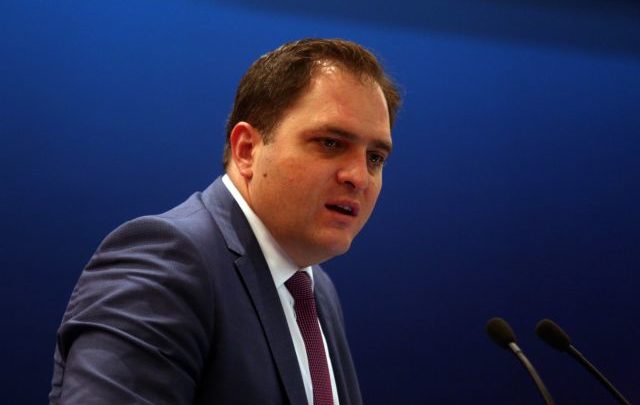 Στο στόχαστρο της Εφορίας οι άδειες παραμονής αλλοδαπών Στο στόχαστρο της Εφορίας οι άδειες παραμονής αλλοδαπών