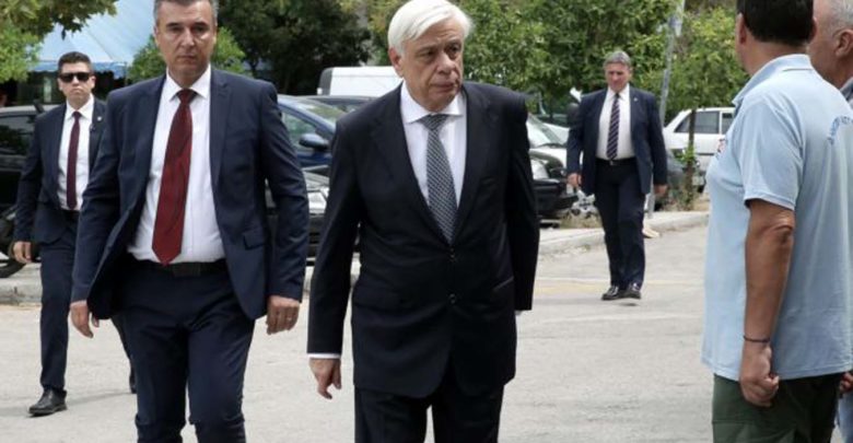 Ο Πρόεδρος της Δημοκρατίας επισκέφθηκε τραυματίες στον Ευαγγελισμό Ο Πρόεδρος της Δημοκρατίας επισκέφθηκε τραυματίες στον Ευαγγελισμό