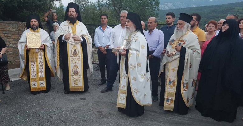 Λιτάνευσαν την εικόνα του Αγίου Παντελεήμονα στην Ραψάνη Λιτάνευσαν την εικόνα του Αγίου Παντελεήμονα στην Ραψάνη