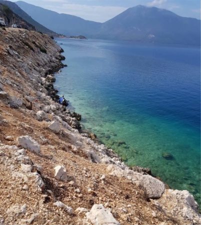 Τραγωδία στον Μύτικα: Νεκρός 18χρονος έπειτα από πτώση του αυτοκινήτου του στην θάλασσα (φωτο)