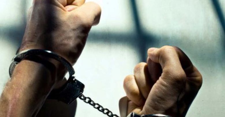 Με χειροπέδες 57χρονος Λαρισαίος για καλλιέργεια κάνναβης Με χειροπέδες 57χρονος Λαρισαίος για καλλιέργεια κάνναβης