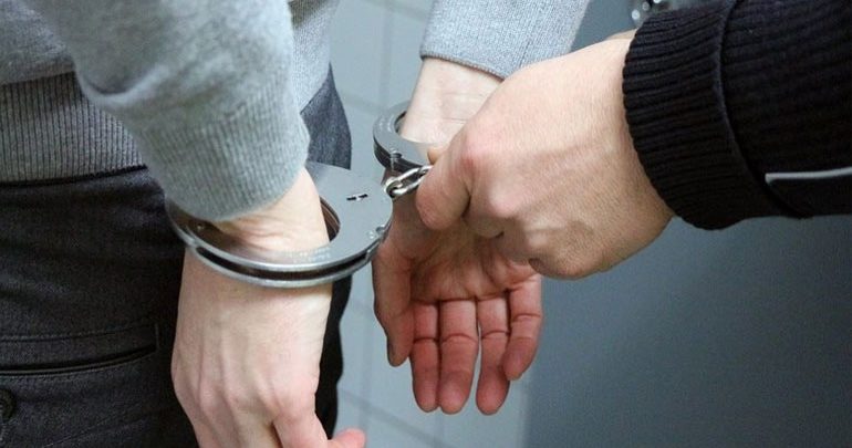 Στη φάκα σπείρα που διακινούσε ναρκωτικά σε περιοχές της Κορινθίας και της Αττικής Στη φάκα σπείρα που διακινούσε ναρκωτικά σε περιοχές της Κορινθίας και της Αττικής