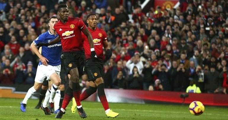 «Τρίποντο» για τη Γιουνάιτεντ, 2-1 την Έβερτον «Τρίποντο» για τη Γιουνάιτεντ, 2-1 την Έβερτον