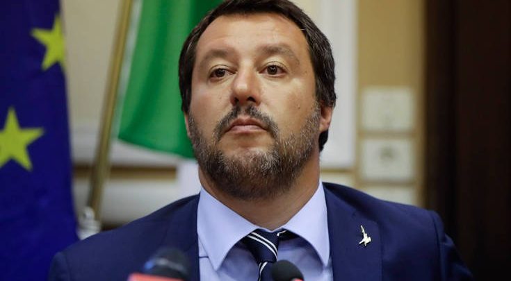 Σαλβίνι: Η κυβέρνηση θα προχωρήσει, παρά τους οίκους αξιολόγησης Σαλβίνι: Η κυβέρνηση θα προχωρήσει, παρά τους οίκους αξιολόγησης
