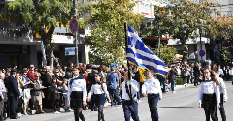 Με σύμμαχο τον καλό καιρό, χιλιάδες Λαρισαίοι στην παρέλαση για την 28η Οκτωβρίου (φωτό) Με σύμμαχο τον καλό καιρό, χιλιάδες Λαρισαίοι στην παρέλαση για την 28η Οκτωβρίου (φωτό)