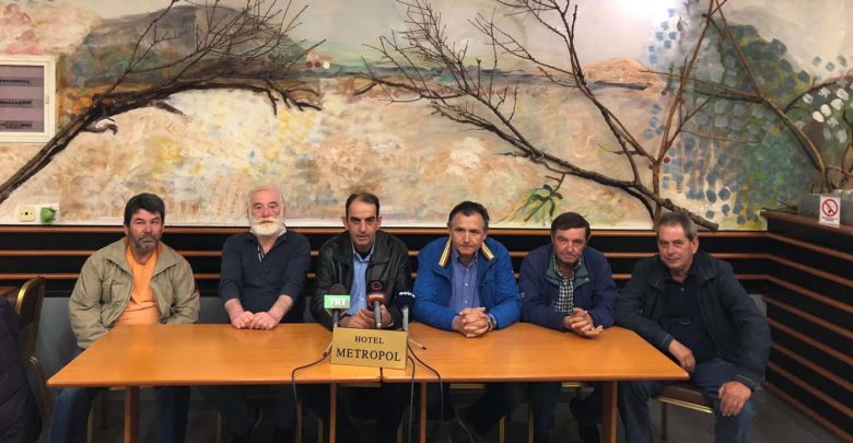 Να ψηφιστεί άμεσα η τροπολογία για το ακατάσχετο των τραπεζικών λογαριασμών ζητούν οι Λαρισαίοι αγρότες Να ψηφιστεί άμεσα η τροπολογία για το ακατάσχετο των τραπεζικών λογαριασμών ζητούν οι Λαρισαίοι αγρότες