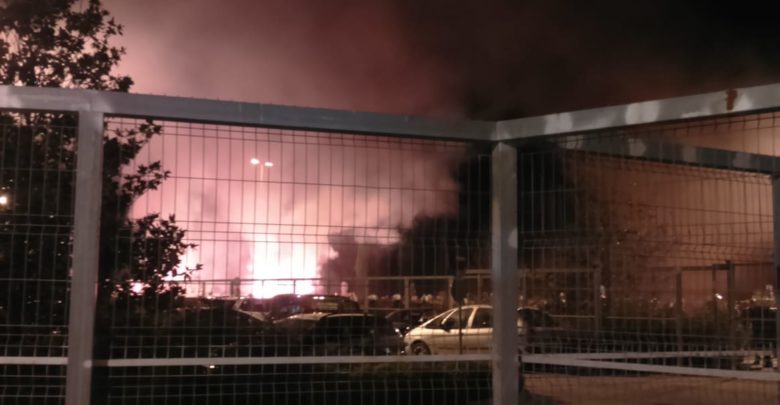 Νέα πορεία φιλάθλων της ΑΕΛ κατά Κούγια έξω από το ARENA την ώρα του αγώνα Νέα πορεία φιλάθλων της ΑΕΛ κατά Κούγια έξω από το ARENA την ώρα του αγώνα