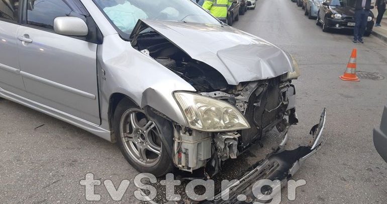 Καραμπόλα αυτοκινήτων στο κέντρο της Λαμίας Καραμπόλα αυτοκινήτων στο κέντρο της Λαμίας