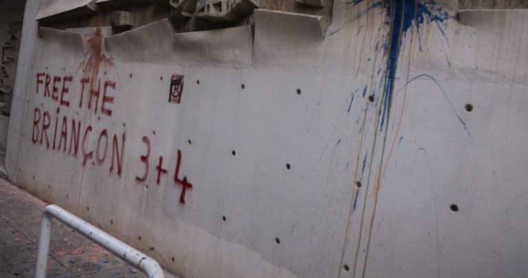Eικόνες από την επίθεση στο Γαλλικό Ινστιτούτο Eικόνες από την επίθεση στο Γαλλικό Ινστιτούτο