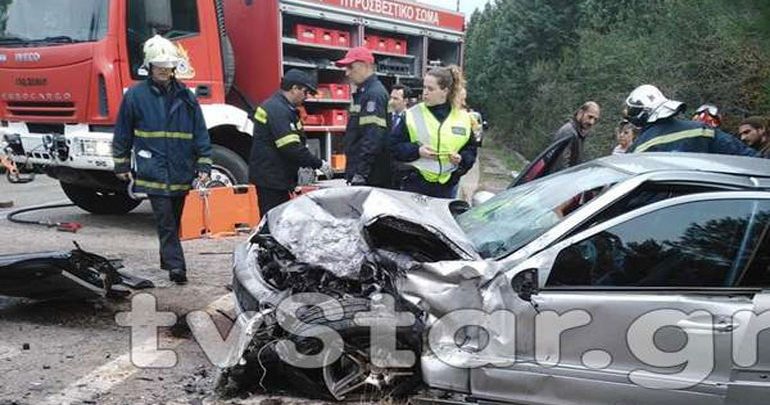 Μετωπική με τρεις τραυματίες στην επαρχιακή οδό Αράχωβας-Λιβαδειάς Μετωπική με τρεις τραυματίες στην επαρχιακή οδό Αράχωβας-Λιβαδειάς