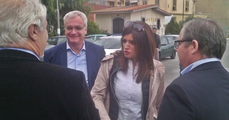 Αυτοψία της υφυπουργού Μακεδονίας Θράκης στη γέφυρα που κατέρρευσε στην Καβάλα Αυτοψία της υφυπουργού Μακεδονίας Θράκης στη γέφυρα που κατέρρευσε στην Καβάλα