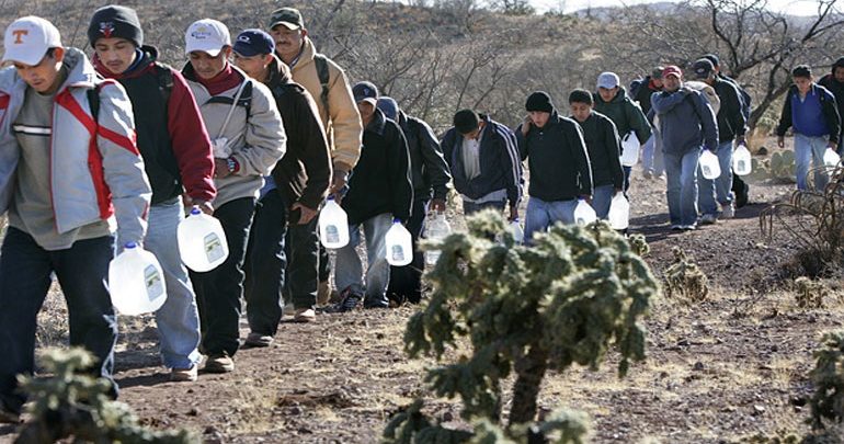 Οι 5.000 μετανάστες του καραβανιού ξεκίνησαν εκ νέου την πορεία τους προς τις ΗΠΑ Οι 5.000 μετανάστες του καραβανιού ξεκίνησαν εκ νέου την πορεία τους προς τις ΗΠΑ