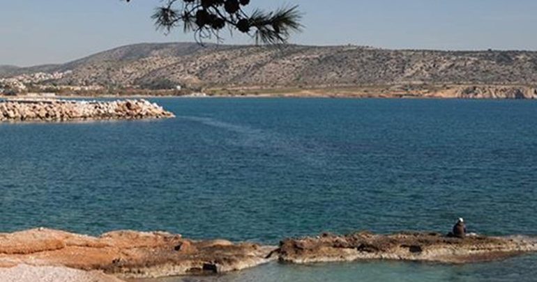 Έκανε μια βουτιά στη Βουλιαγμένη και έβγαλε... υποπολυβόλο Έκανε μια βουτιά στη Βουλιαγμένη και έβγαλε... υποπολυβόλο