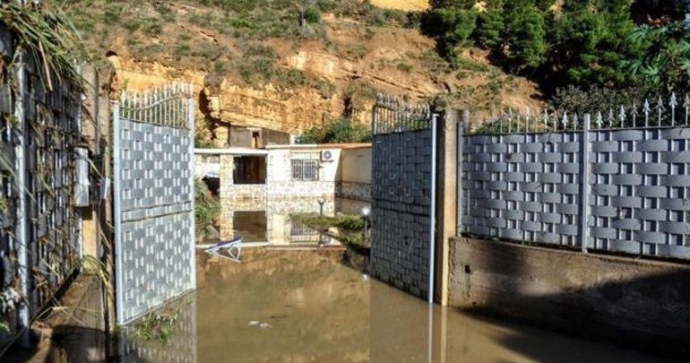 Ιταλία: Αυθαίρετο το σπίτι στο οποίο έχασαν την ζωή τους εννέα άνθρωποι στη Σικελία Ιταλία: Αυθαίρετο το σπίτι στο οποίο έχασαν την ζωή τους εννέα άνθρωποι στη Σικελία