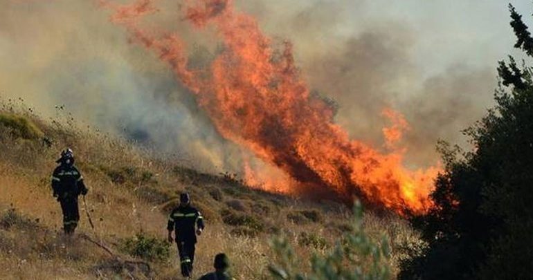 Πυρκαγιά σε πλαγιά στην Ιεράπετρα Πυρκαγιά σε πλαγιά στην Ιεράπετρα