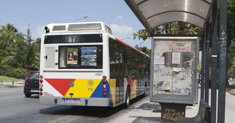 Θεσσαλονίκη: Λεωφορείο έπεσε πάνω σε παρκαρισμένα οχήματα Θεσσαλονίκη: Λεωφορείο έπεσε πάνω σε παρκαρισμένα οχήματα