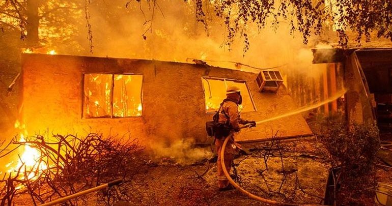 ΗΠΑ: Τουλάχιστον 9 νεκροί από την πυρκαγιά στη βόρεια Καλιφόρνια ΗΠΑ: Τουλάχιστον 9 νεκροί από την πυρκαγιά στη βόρεια Καλιφόρνια