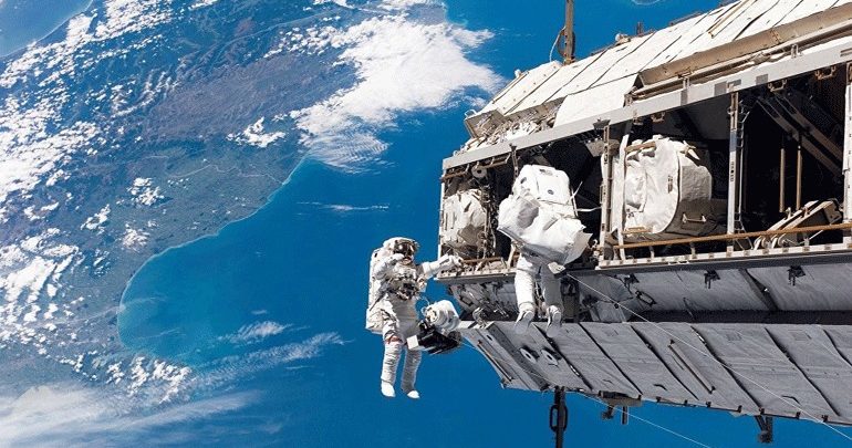 Διαστημικός «περίπατος» ρώσων κοσμοναυτών στις 11 Δεκεμβρίου για την τρύπα στο Σογιούζ Διαστημικός «περίπατος» ρώσων κοσμοναυτών στις 11 Δεκεμβρίου για την τρύπα στο Σογιούζ