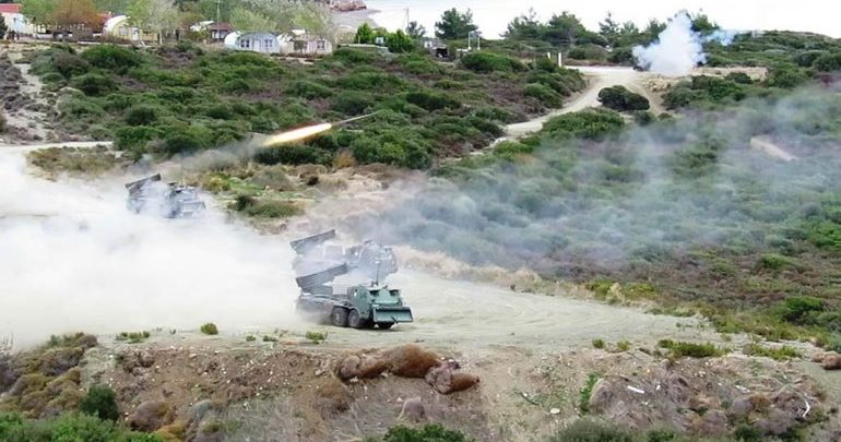 Εντυπωσιακές εικόνες από την εκτέλεση βολών καμπύλης τροχιάς στην Περιοχή Ευθύνης του Δ΄ Σώματος Στρατού Εντυπωσιακές εικόνες από την εκτέλεση βολών καμπύλης τροχιάς στην Περιοχή Ευθύνης του Δ΄ Σώματος Στρατού