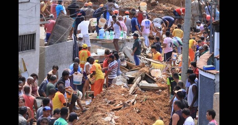 Βραζιλία: Εννέα νεκροί σε κατολίσθηση κοντά στο Ρίο Βραζιλία: Εννέα νεκροί σε κατολίσθηση κοντά στο Ρίο