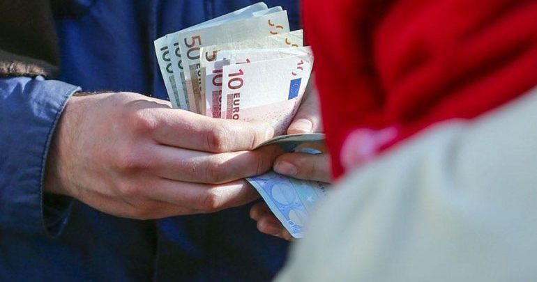 Κοινωνικό μέρισμα: Δείτε αν θα πάρετε έως 1.400 ευρώ τα Χριστούγεννα Κοινωνικό μέρισμα: Δείτε αν θα πάρετε έως 1.400 ευρώ τα Χριστούγεννα