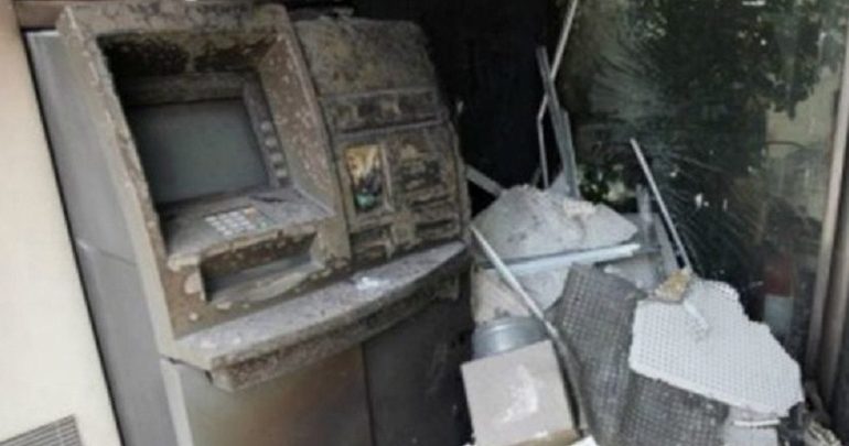 Ανατίναξαν με δυναμίτη ΑΤΜ στην Ηλιούπολη Ανατίναξαν με δυναμίτη ΑΤΜ στην Ηλιούπολη