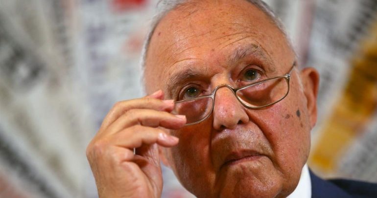 Σαβόνα: Διαψεύδει ότι εξετάζει το ενδεχόμενο να παραιτηθεί Σαβόνα: Διαψεύδει ότι εξετάζει το ενδεχόμενο να παραιτηθεί