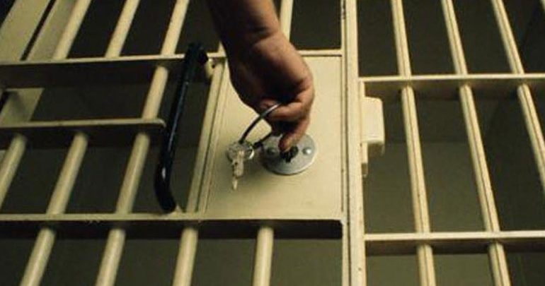 Κατακραυγή για την αποφυλάκιση παιδοκτόνου στην Κρήτη - Έπνιξε τα τρία παιδιά του Κατακραυγή για την αποφυλάκιση παιδοκτόνου στην Κρήτη - Έπνιξε τα τρία παιδιά του