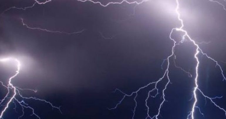 Η «Πηνελόπη» σαρώνει τη χώρα - Πάνω από 10.500 κεραυνοί Η «Πηνελόπη» σαρώνει τη χώρα - Πάνω από 10.500 κεραυνοί