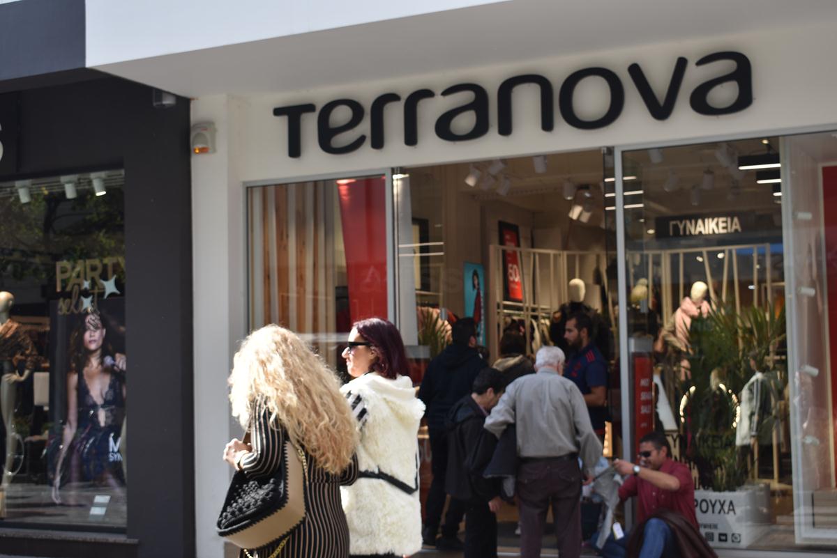 Gemisan To Kentro Ths Polhs Kyriakatika Oi Larisaioi Gia Pswnia Kai