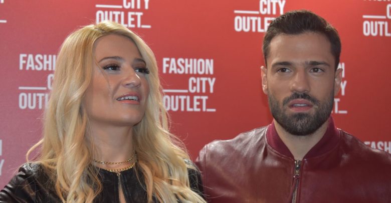 Απίστευτη κοσμοπλημμύρα στα εγκαίνια του FashionCityOutlet στη Λάρισα! Λατρεία για Αργυρό, Σκορδά – Δείτε πλούσιο ΦΩΤΟΡΕΠΟΡΤΑΖ Απίστευτη κοσμοπλημμύρα στα εγκαίνια του FashionCityOutlet στη Λάρισα! Λατρεία για Αργυρό, Σκορδά – Δείτε πλούσιο ΦΩΤΟΡΕΠΟΡΤΑΖ