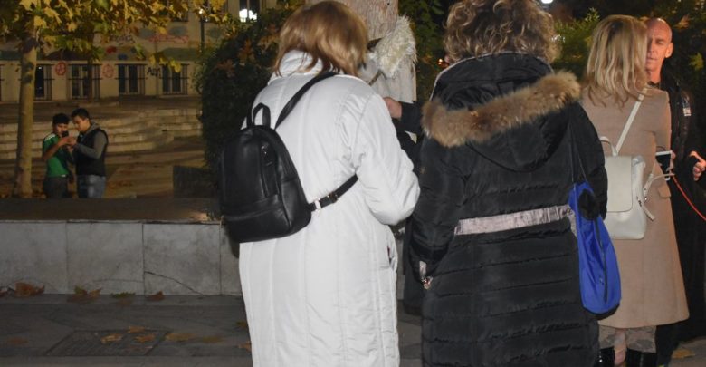 Λαρισαίοι έντυσαν με μπουφάν όλα τα δέντρα στην πλατεία Ταχυδρομείου της Λάρισας για καλό σκοπό (φωτο) Λαρισαίοι έντυσαν με μπουφάν όλα τα δέντρα στην πλατεία Ταχυδρομείου της Λάρισας για καλό σκοπό (φωτο)