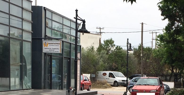 "Ξέφραγο αμπέλι" η Νέα Πολιτεία - Υπαίθρια χωματερή και πάρκινγκ οι πεζόδρομοι (φωτό) "Ξέφραγο αμπέλι" η Νέα Πολιτεία - Υπαίθρια χωματερή και πάρκινγκ οι πεζόδρομοι (φωτό)