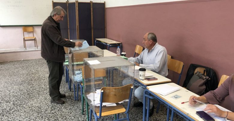Μποτιλιάρισμα στο κέντρο της Λάρισας - Σπουδαστές του ΤΕΙ απέκλεισαν δρόμο στην πλατεία Εβραίων (φωτό - βίντεο) Μποτιλιάρισμα στο κέντρο της Λάρισας - Σπουδαστές του ΤΕΙ απέκλεισαν δρόμο στην πλατεία Εβραίων (φωτό - βίντεο)