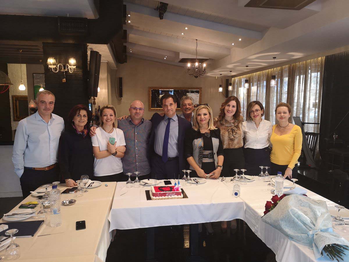 Ο Αδωνις σε ρόλο... Τσε Γκεβάρα -Η «επαναστατική» τούρτα που του ετοίμασαν οι συνεργάτες του