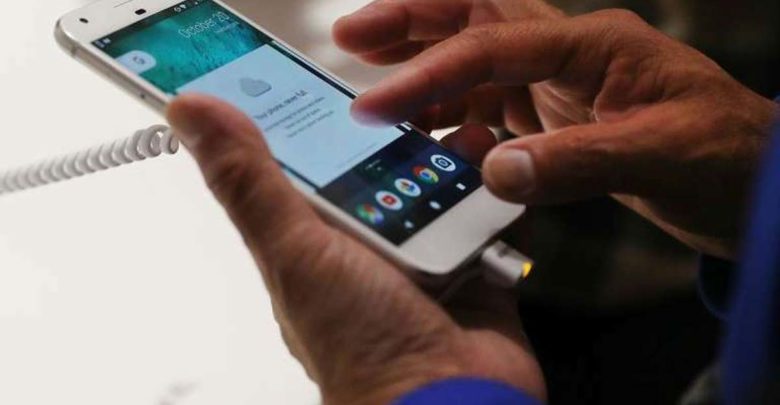 Πέφτουν οι πωλήσεις σε κινητά και tablets Πέφτουν οι πωλήσεις σε κινητά και tablets